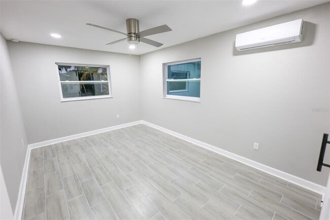 Building Photo - 14906 N Bayshore Dr