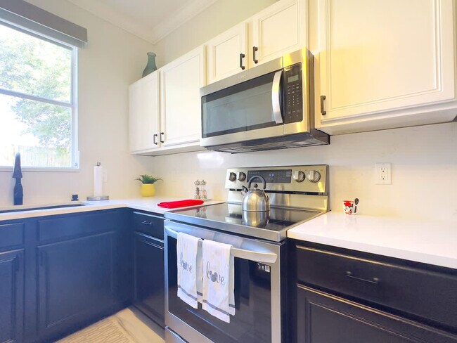 Building Photo - 1042 Calabria Ave