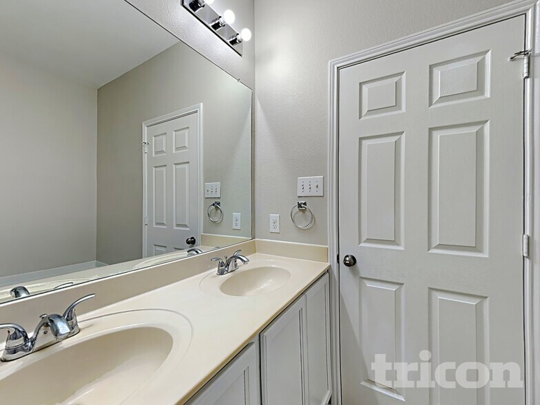 Building Photo - 404 Chert Ln