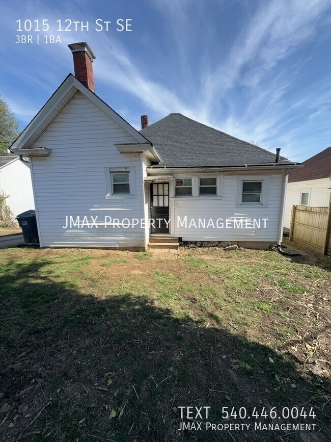 Building Photo - 1015 12th St SE