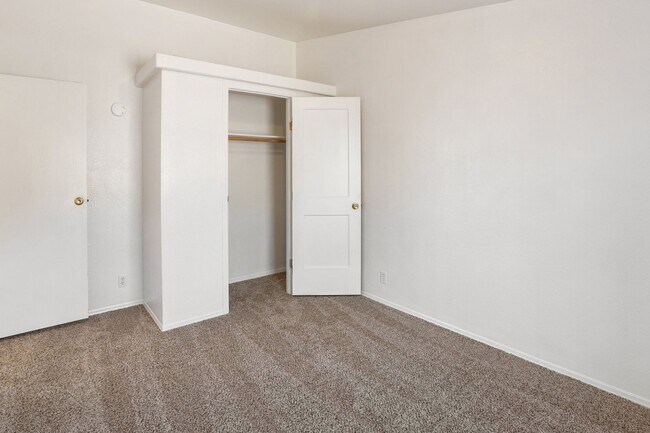 Building Photo - Wonderful Rural Home!