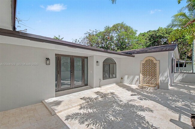Building Photo - 17050 SW 83rd Ave