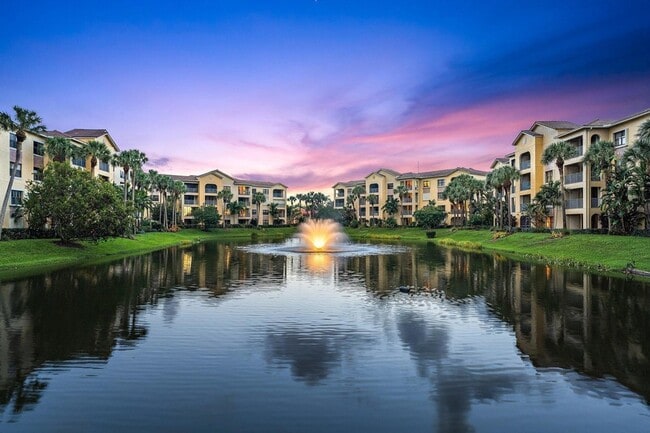 Building Photo - 700 Uno Lago Dr