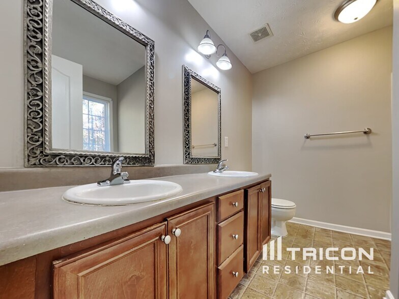 Building Photo - 45 Shadowbrook Ct