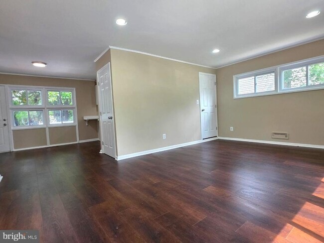 Building Photo - 1030 Collwood Rd