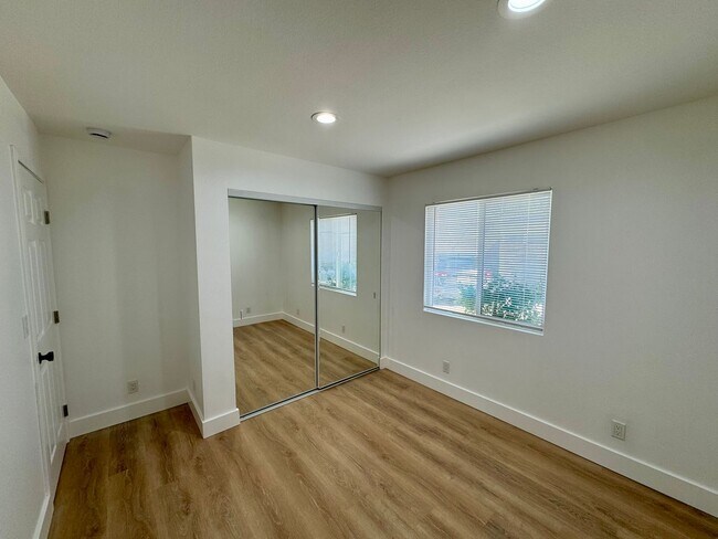 Building Photo - 3832 Howard Ave