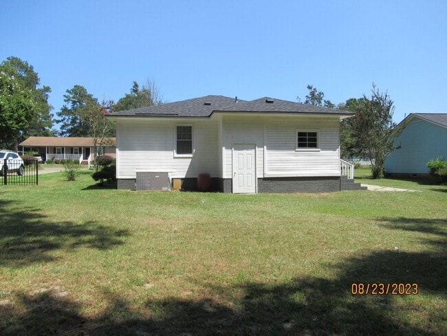 Building Photo - 870 Marigold St