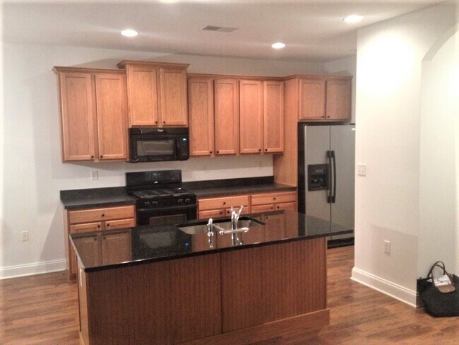 Building Photo - 2110 Red Fox Dr