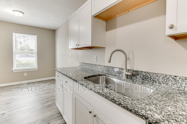 Building Photo - 152 Conifer Dr