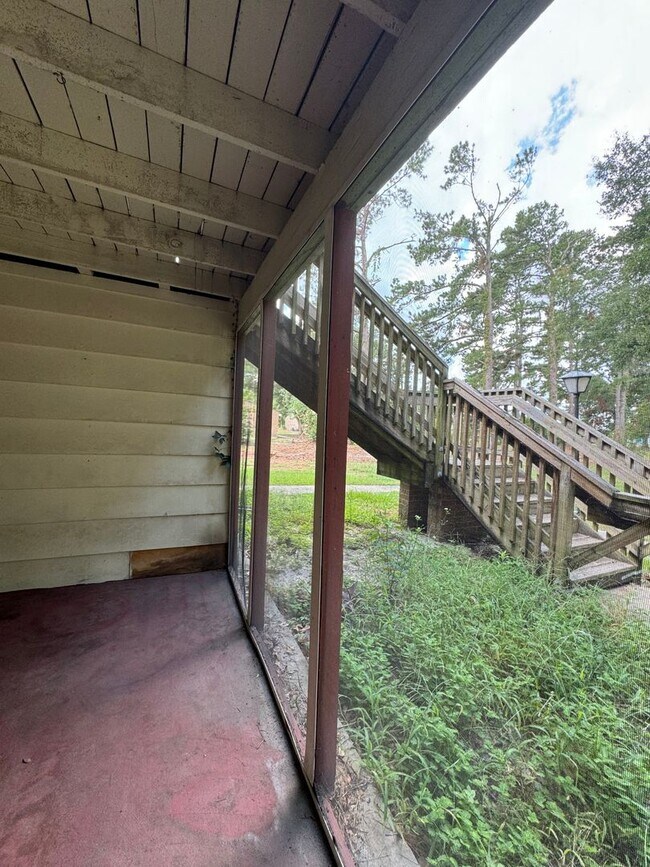 Building Photo - Come See This Beautiful Remodeled 2 Bed 1 Bath Condo in Mystic Woods! Available Now!