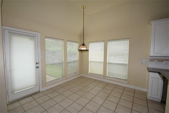 Building Photo - 12106 Laguna Pointe Ln