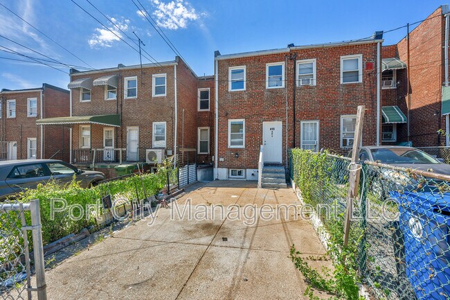Building Photo - 419 Gusryan St