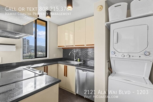 Building Photo - 2121 Ala Wai Blvd