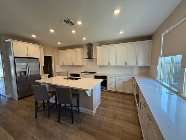 Building Photo - Newer Home in Tthe Northlake Community