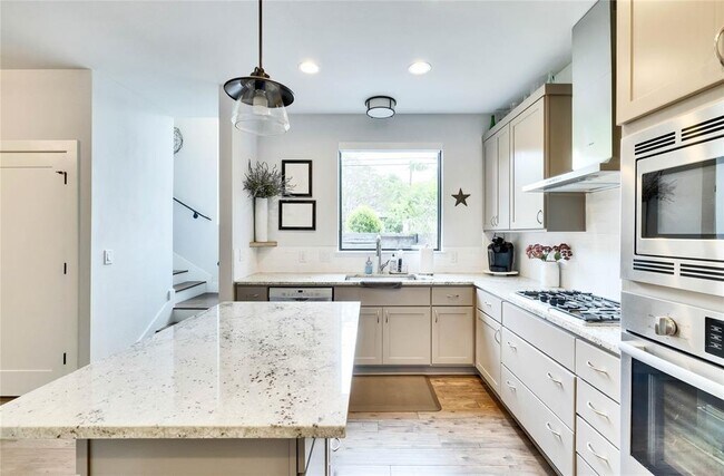 Building Photo - 1311 Justin Ln