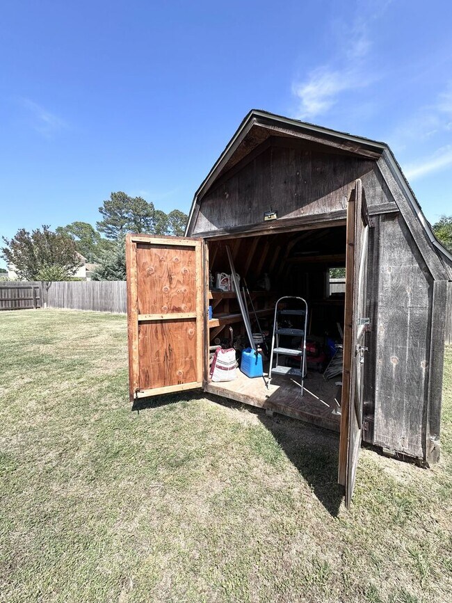 Building Photo - Charming Updated Home in Prime Chesapeake Location – Spacious Layout & Modern Touches!