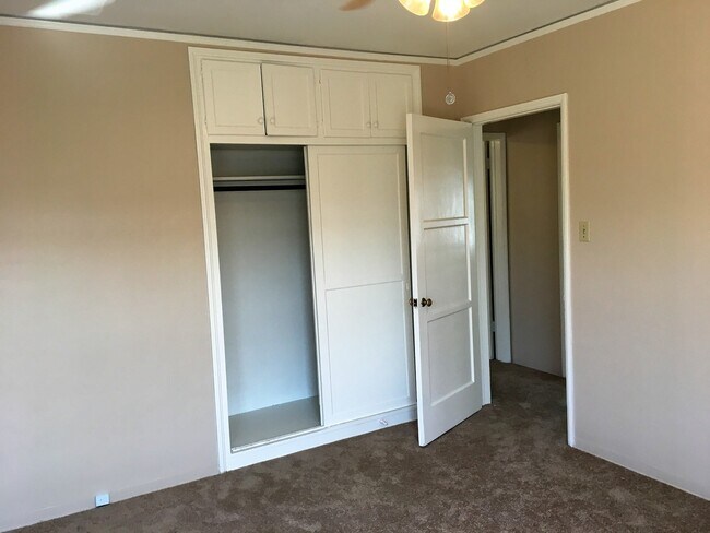 Building Photo - 813 N Verdugo Rd