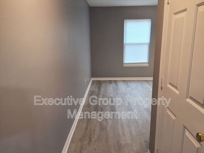 Building Photo - 1115 Crowne Pointe Dr