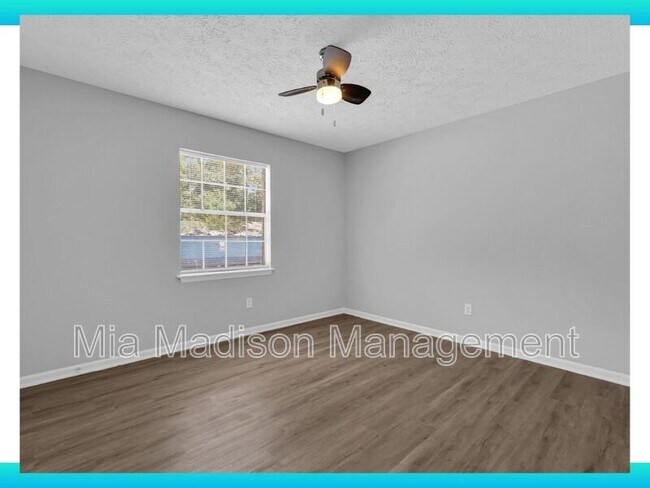 Building Photo - 111 E Mell St