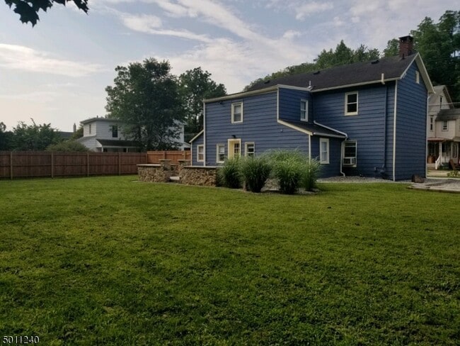 Building Photo - 619 S Main St