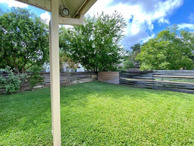 Building Photo - 10038 Silverbrook Pl