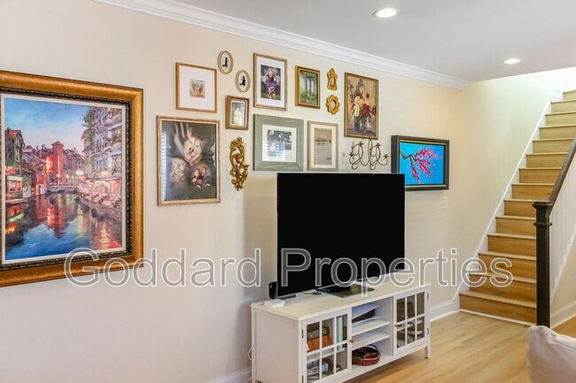 Building Photo - 907 Stiles St