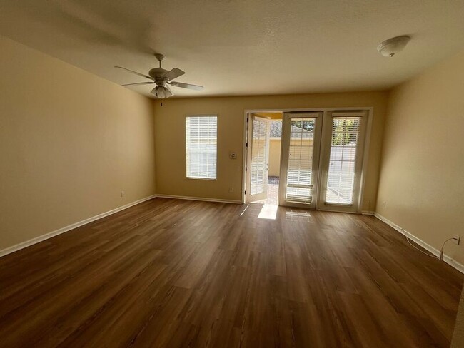 Building Photo - 12856 Salomon Cove Dr
