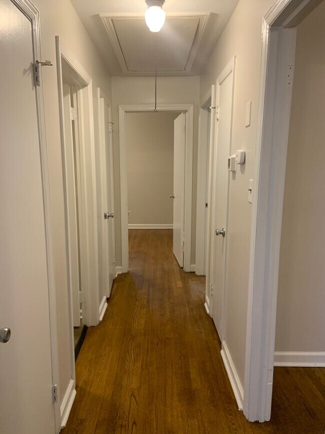 Building Photo - Renovated 3 Bedroom across from Golden Gat...