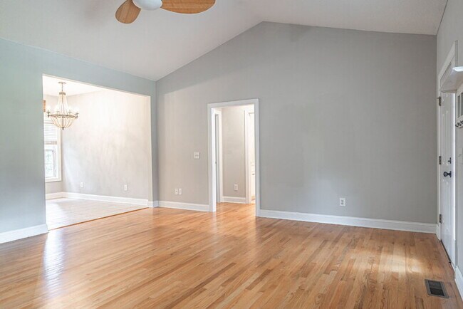 Building Photo - 167 Laurel Oak Ln