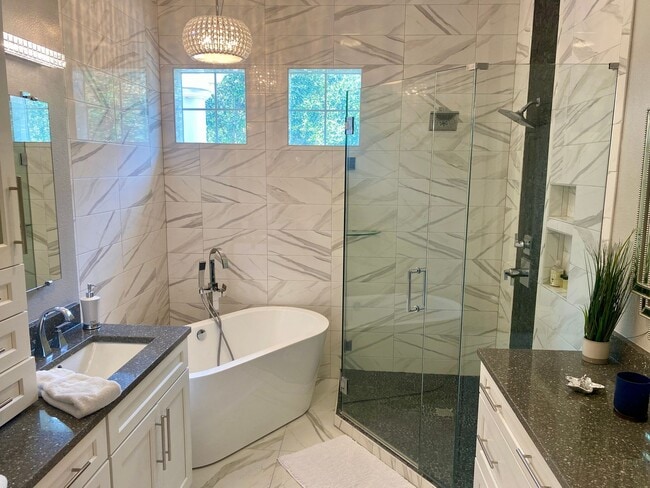 Building Photo - Citrus Park Luxury 3 Bedroom / 2.5 Bathroom Townhome Available 7/1/22