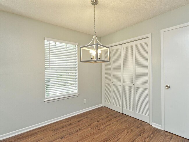 Building Photo - 1010 Cushing Dr