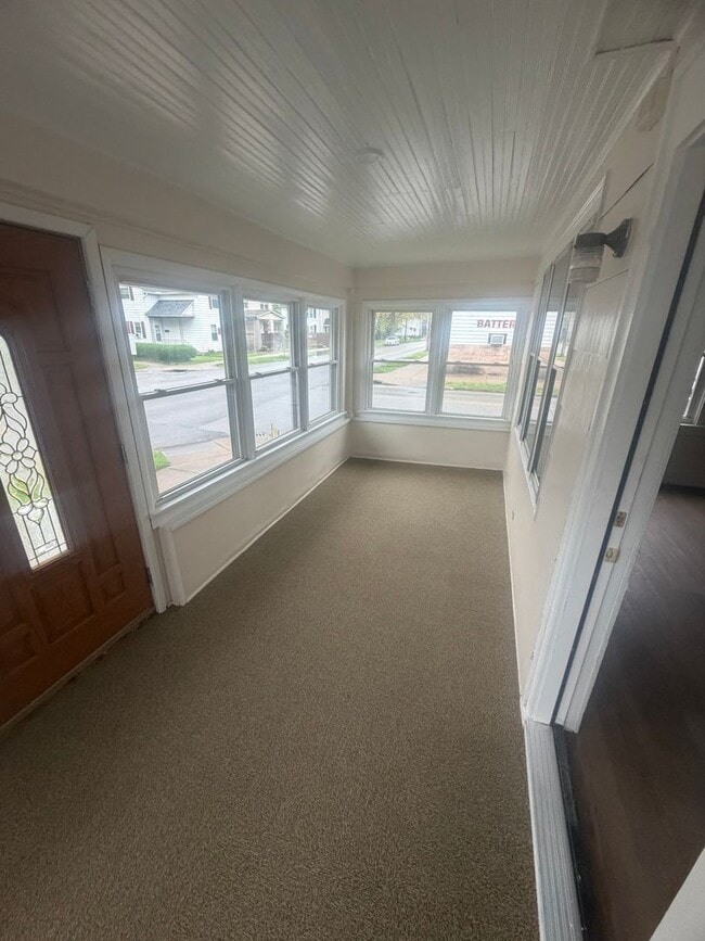 Building Photo - Remodeled West Side 3 Bedroom House