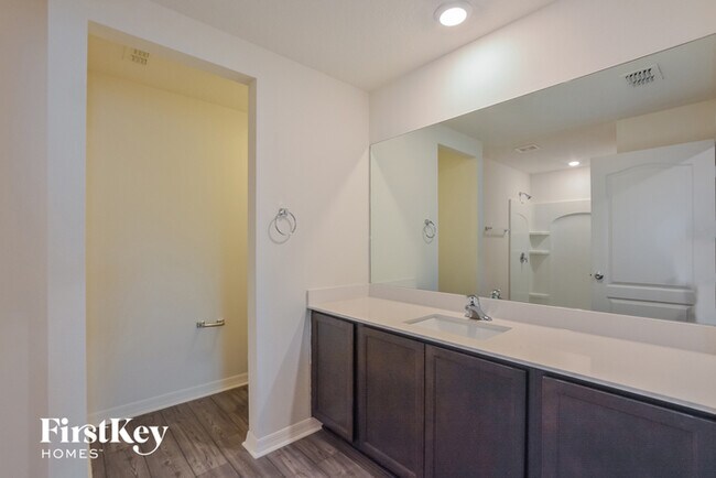 Building Photo - 437 Kensington View Dr