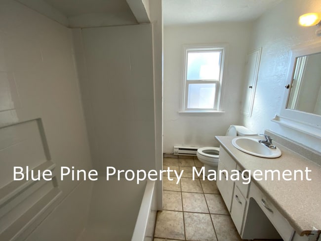 Building Photo - 128 4th St