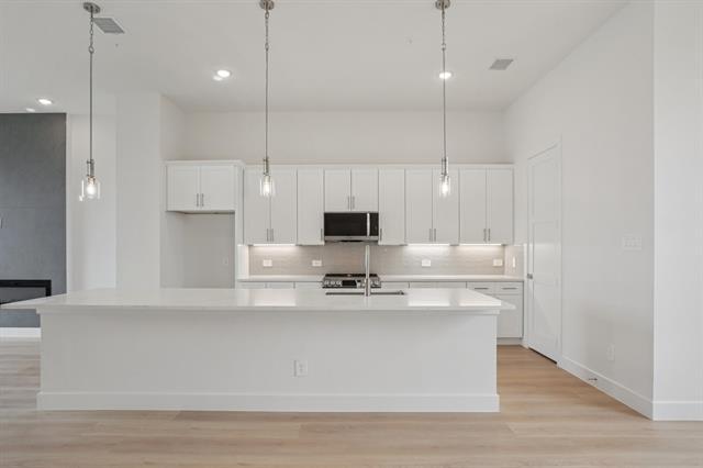 Building Photo - 13351 Goodland St