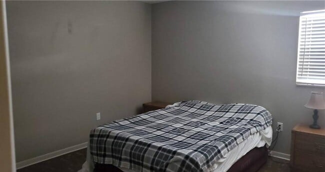 Building Photo - 203 Longview Rd