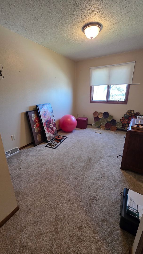 Building Photo - Cute Twinhome is South/Central Bismarck