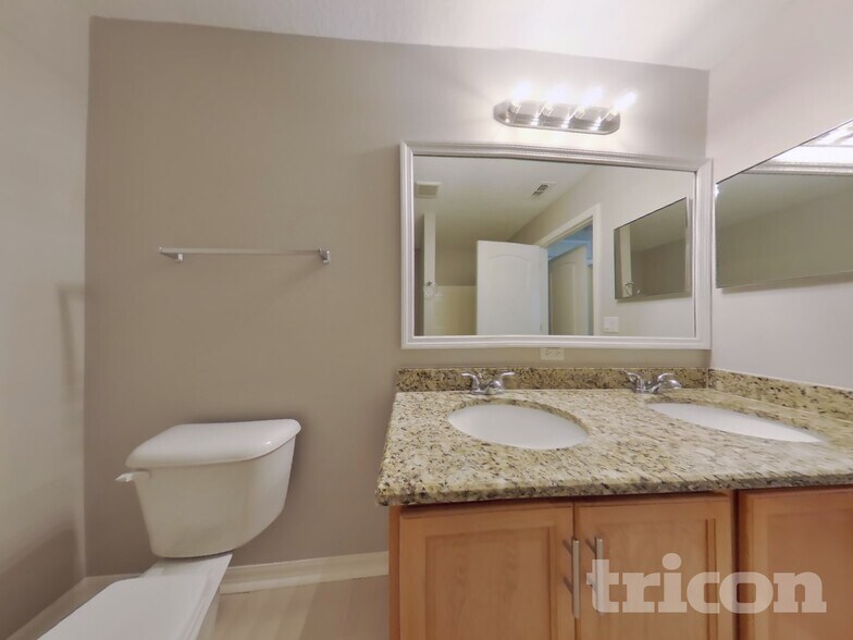 Building Photo - 3423 98th St E