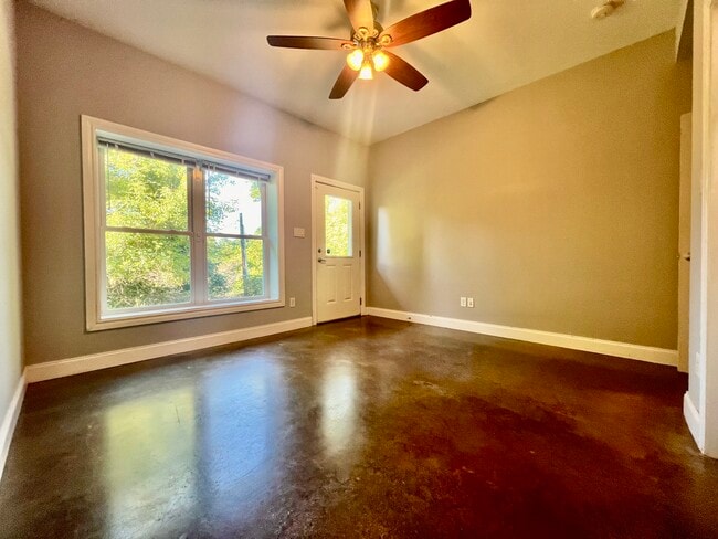 Building Photo - 127 Sun Haven Ln