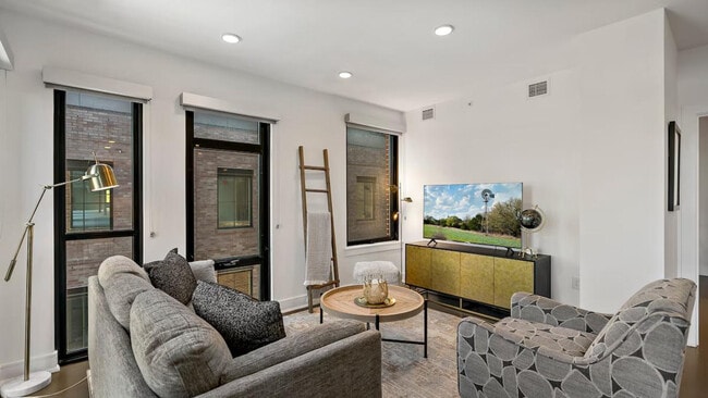 Building Photo - 815 V St NW