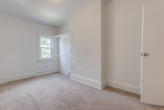 Building Photo - Available JULY 2026 - Renovated 3 Bedroom Home w/ Parking in Mt. Washington!