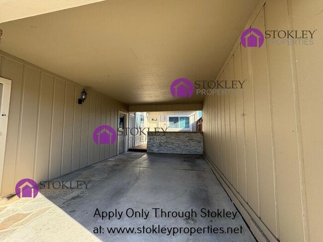 Building Photo - 323 Thistle Cir