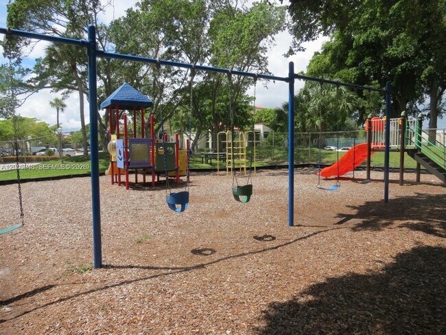 Building Photo - 2320 S Cypress Bend Dr