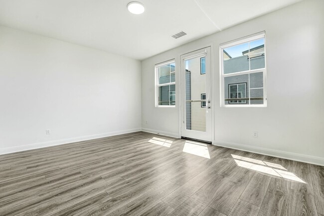Building Photo - Sophisticated Modern Townhouse in the Hear...