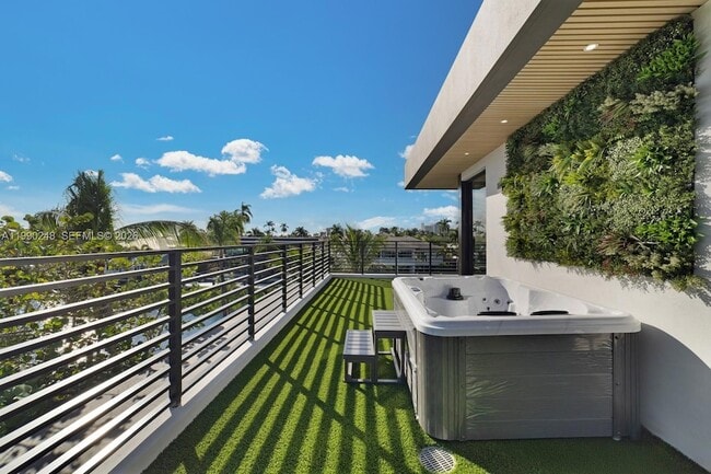 Building Photo - 641 Flamingo Dr