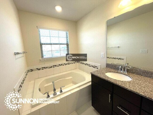 Building Photo - Beautiful 3-story End Unit in City Park!