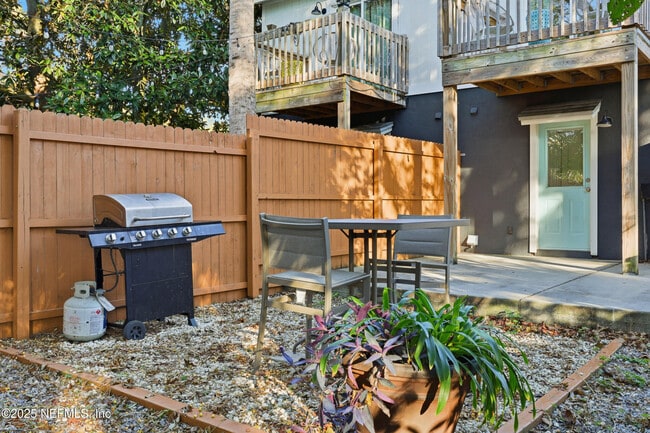 Building Photo - 420 3rd St S