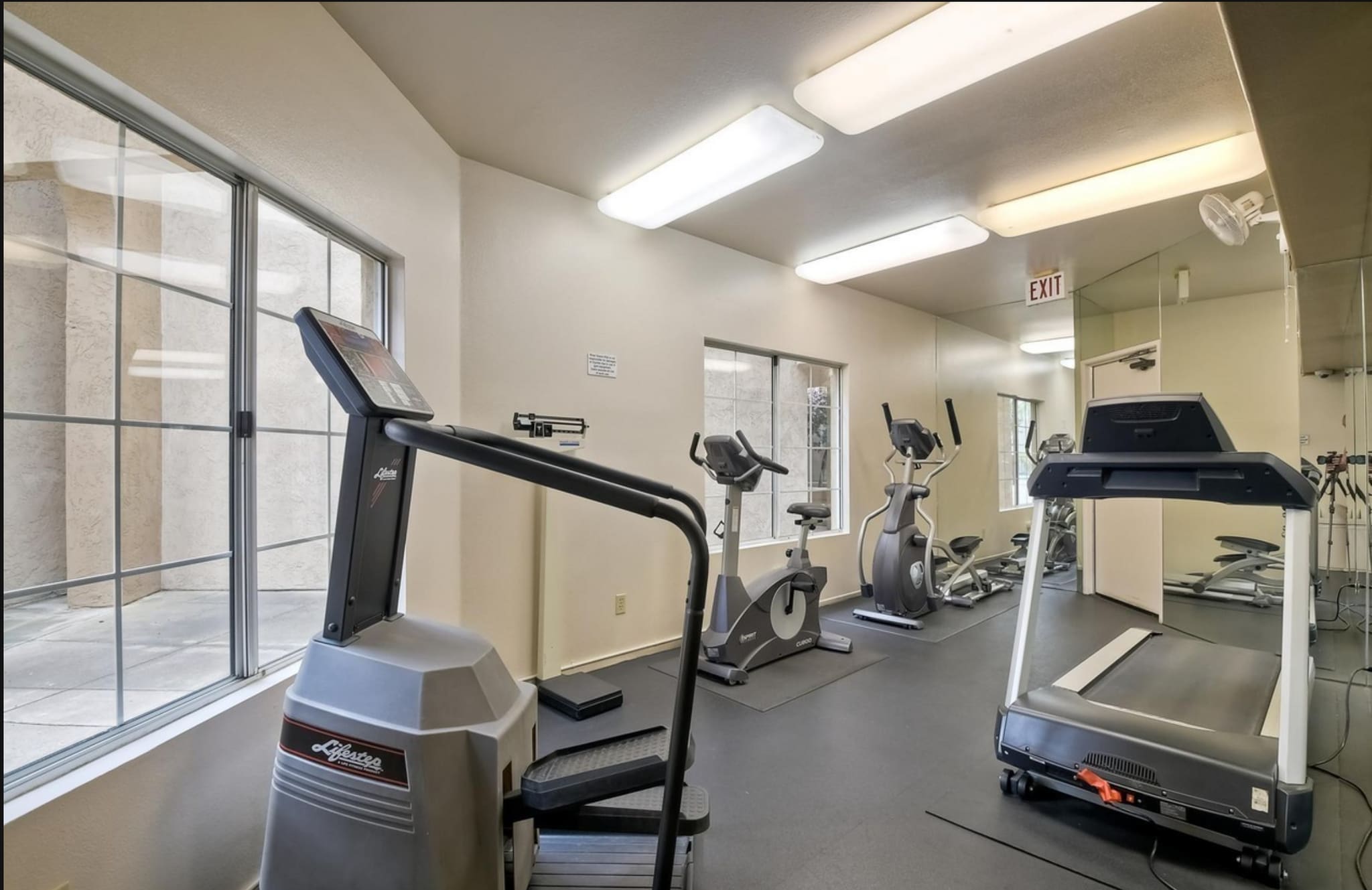 Gym - 550 Camino de la Reina