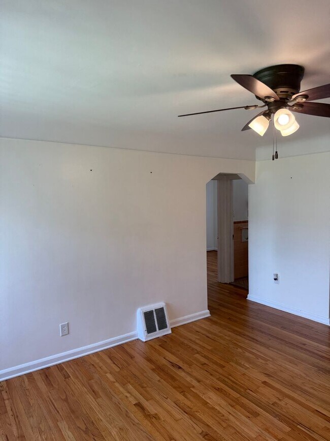 Building Photo - Move-In Ready 2-bedroom, 2-bathroom Home n...