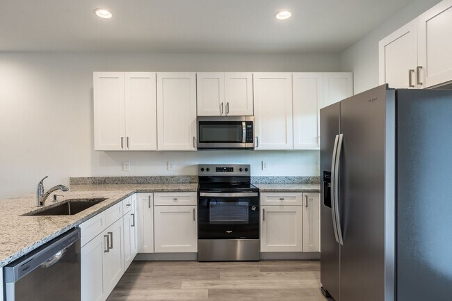 Building Photo - 5347 Vista Lago Dr